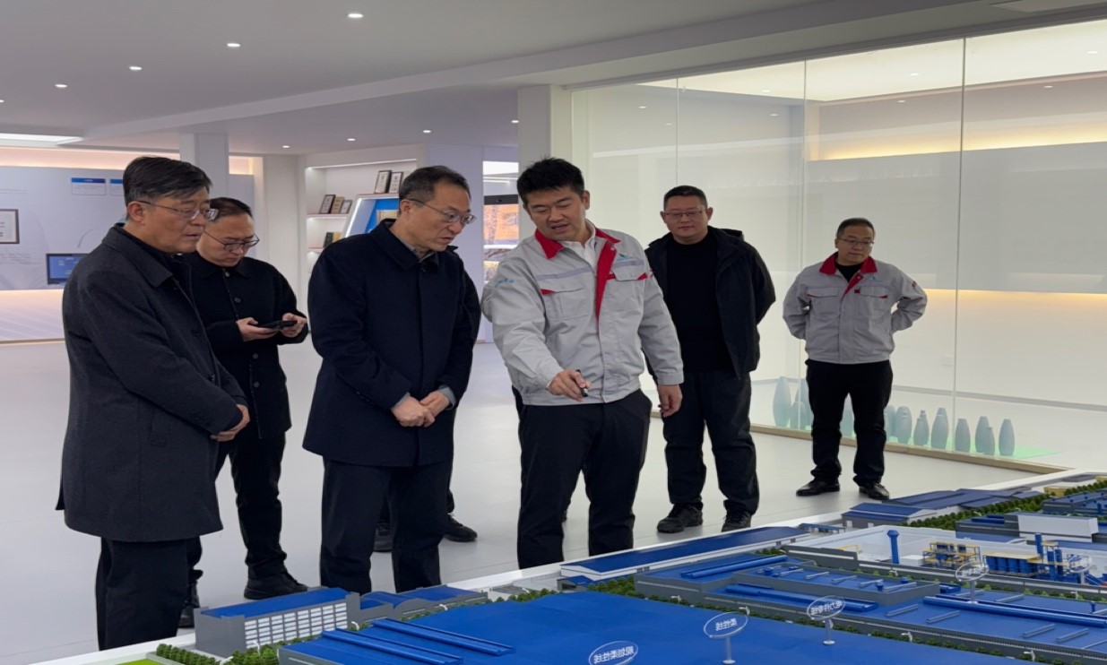 臨汾經(jīng)濟(jì)開發(fā)區(qū)黨工委書記、管委會(huì)主任白建成一行深入華翔圣德曼新能源汽車零部件產(chǎn)業(yè)園調(diào)研
